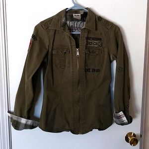 Woman's Harley Davidson long sleeve shirt.